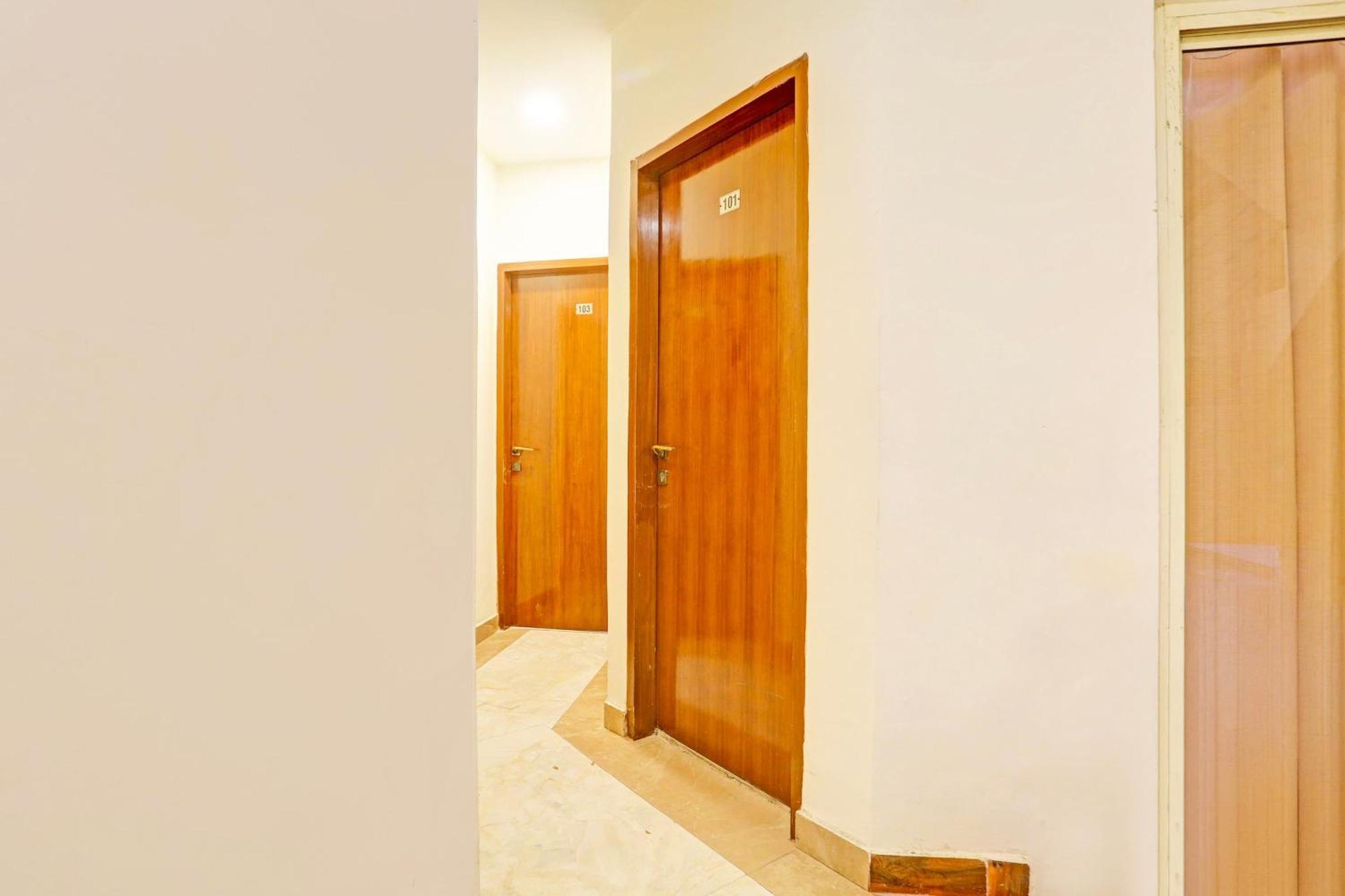 Super Hotel O Sector 45 Formerly Manyavar Chandigarh Ngoại thất bức ảnh