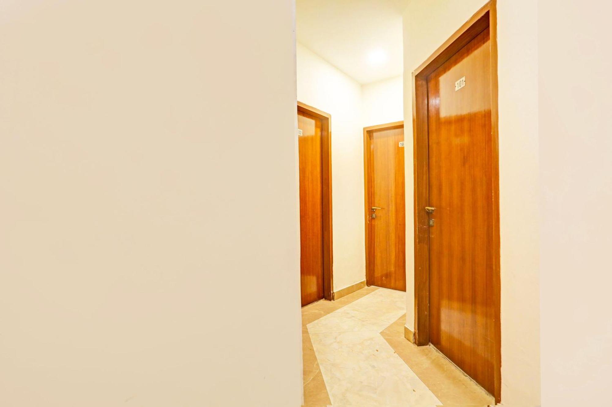 Super Hotel O Sector 45 Formerly Manyavar Chandigarh Ngoại thất bức ảnh
