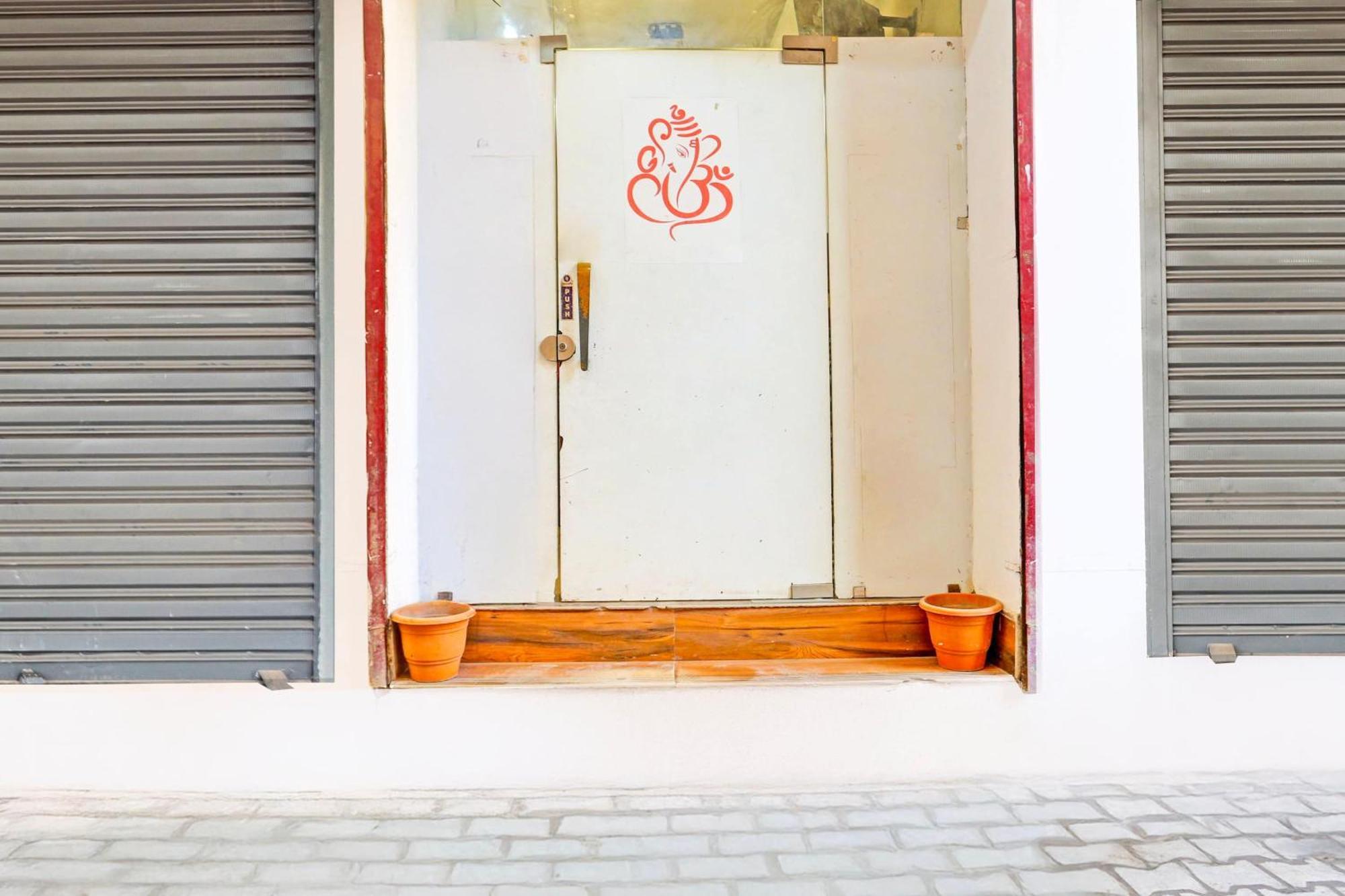 Super Hotel O Sector 45 Formerly Manyavar Chandigarh Ngoại thất bức ảnh